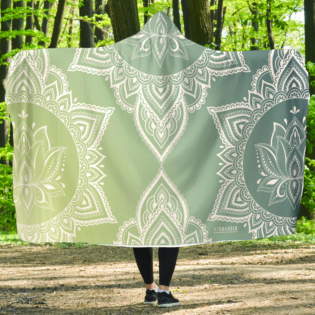 HOODED BLANKET WITH JADE MANDALA
